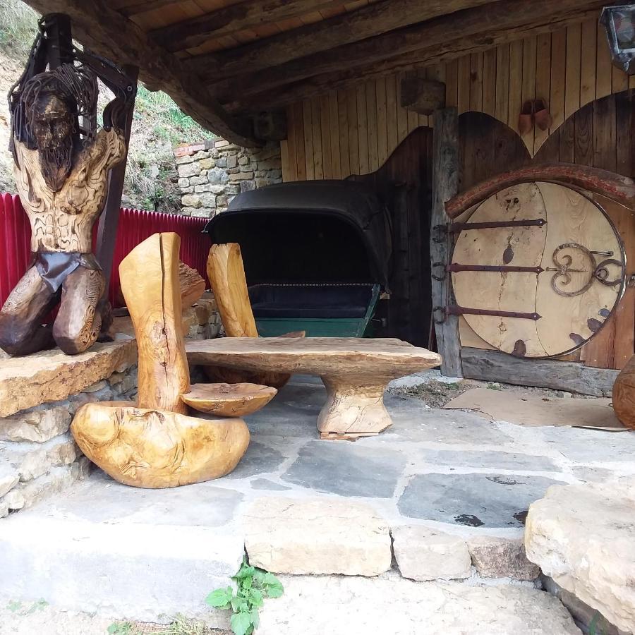 Village.Insolite Montagny-sur-Grosne Dış mekan fotoğraf